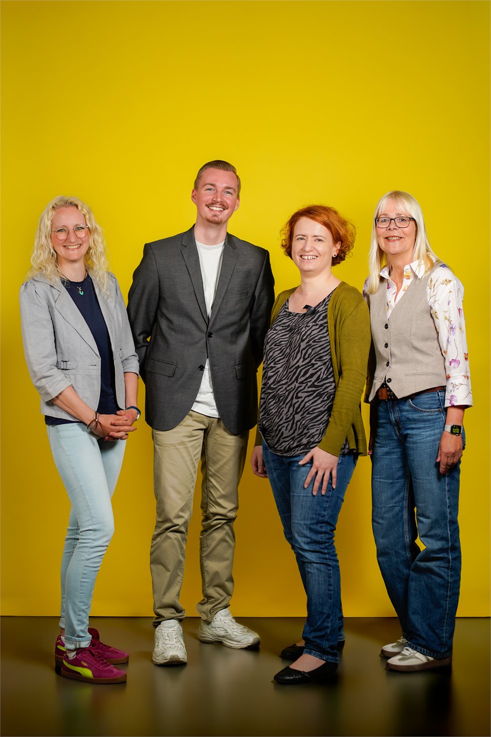 Teamfoto von Mangoblau B2B Media f&uuml;r Oldenburgische Wirtschaft und Wirtschaft Ostfriesland & Papenburg